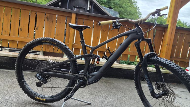 Gebrauchtes Trek Fuel EXe 9.8 2023 2023 Mountainbike, Hellgrau — Bild 2 von 8
