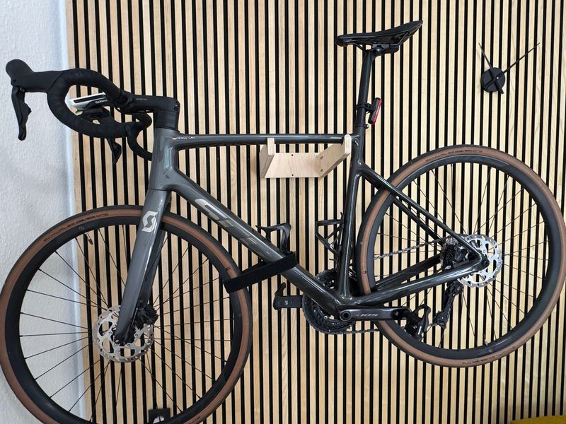 Used Scott Addict Shimano 105 Di2 2024 Road & Gravel