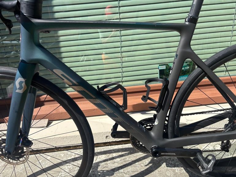 Scott Addict RC 20 2024 2024 Road & Gravel usato, Verde — immagine 3 di 8