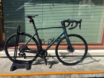 Scott Addict RC 20 2024 2024 Road & Gravel usato, Verde — immagine 1 di 8