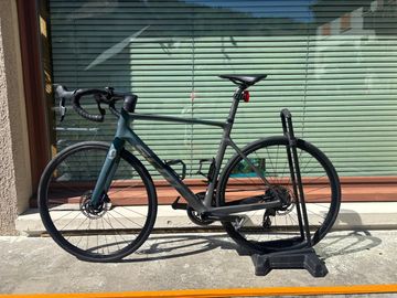 Scott Addict RC 20 2024 2024 Road & Gravel usato, Verde — immagine 2 di 8