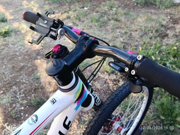 Used Cannondale Flash Carbon 26" 2011 Mountainbike, White — image 4 of 5