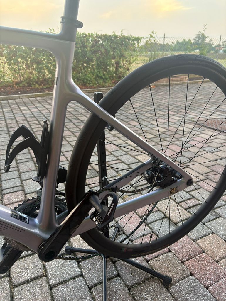 Used Scott Addict 10 2023 2023 Road & Gravel, Green — image 3 of 6