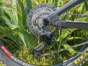 Used Canyon Strive CFR 2022 2022 Mountainbike, Light Gray, 29 — image 6 of 7
