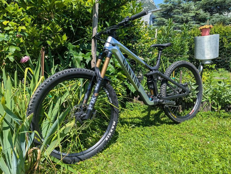 Used Canyon Strive CFR 2022 2022 Mountainbike, Light Gray, 29 — image 2 of 7