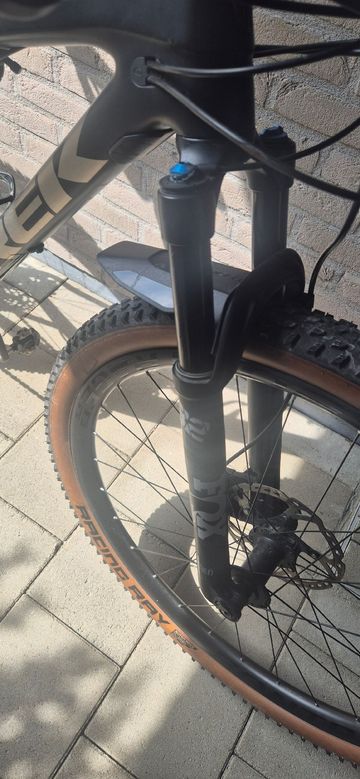 Używany Trek Supercaliber 9.8 XT 2021 2021 Mountainbike — zdjęcie 8 z 10