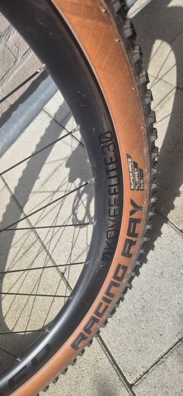 Używany Trek Supercaliber 9.8 XT 2021 2021 Mountainbike — zdjęcie 4 z 10