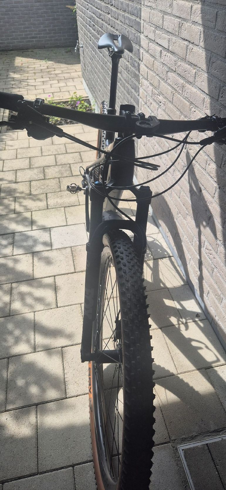 Używany Trek Supercaliber 9.8 XT 2021 2021 Mountainbike — zdjęcie 7 z 10