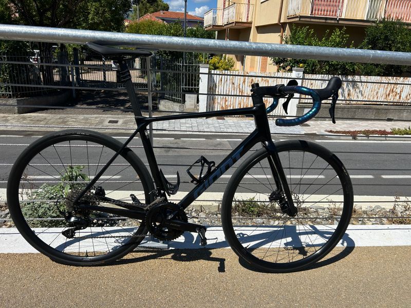 Used Giant TCR Advanced 2 KOM 2025 2025 Road & Gravel