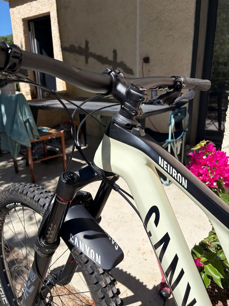Used Canyon Neuron CF 8 2021 2021 Mountainbike, White, 27.5, 29 — image 10 of 13