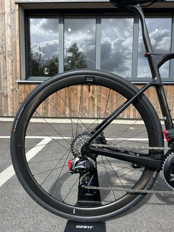 Tweedehands Giant Defy Advanced E+ Elite 1 2025 2025 Road & Gravel — afbeelding 5 van 5