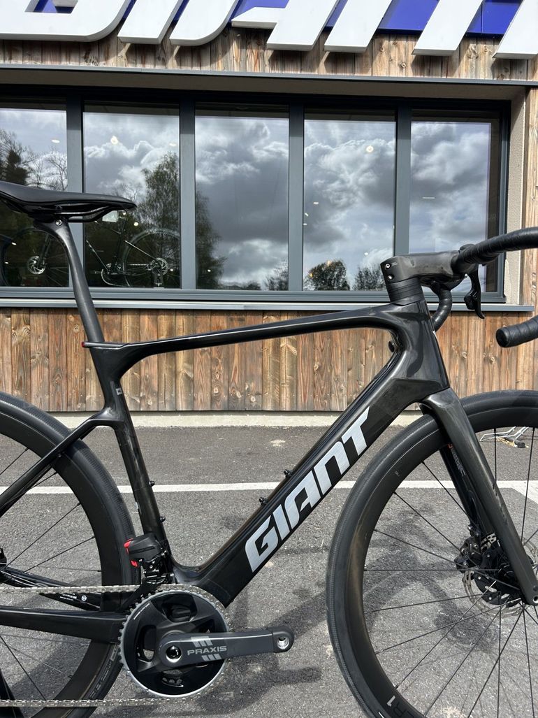 Tweedehands Giant Defy Advanced E+ Elite 1 2025 2025 Road & Gravel — afbeelding 4 van 5