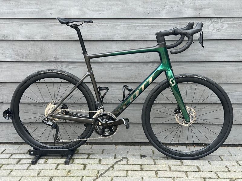 Used Scott Addict 20 2024 2024 Road & Gravel