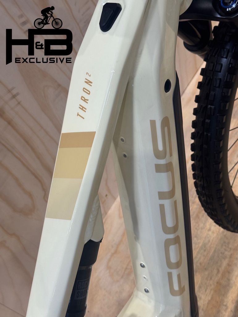 Used Focus THRON² 6.8 SHIMANO XT 2023 Mountainbike, White — image 9 of 14