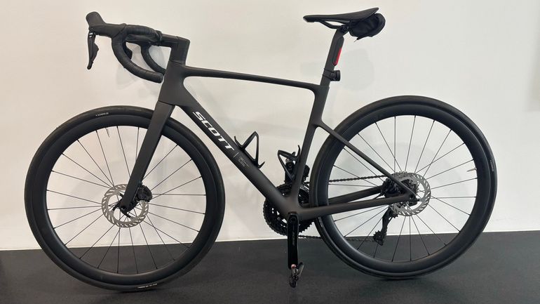 Scott Addict 30 2026 2026 Road & Gravel de segunda mano, Negro — imagen 3 de 3