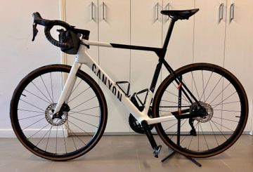 Brugt Canyon Ultimate CF SL 7 Di2 2023 2023 Road & Gravel — billede 2 af 10