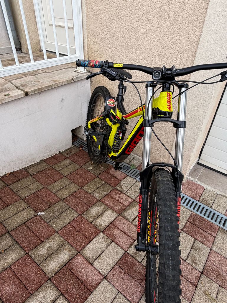 Tweedehands Giant Glory 27.5 2 2016 2016 Mountainbike — afbeelding 2 van 6