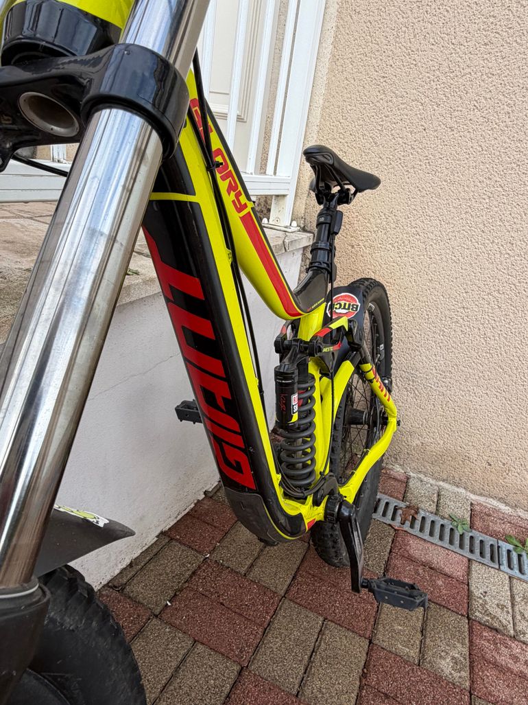 Tweedehands Giant Glory 27.5 2 2016 2016 Mountainbike — afbeelding 4 van 6
