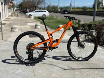 Brugt Santa Cruz HIGHTOWER R / AL 2023 2023 Mountainbike — billede 2 af 10