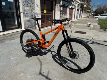 Brugt Santa Cruz HIGHTOWER R / AL 2023 2023 Mountainbike — billede 5 af 10