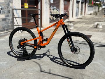 Brugt Santa Cruz HIGHTOWER R / AL 2023 2023 Mountainbike — billede 3 af 10