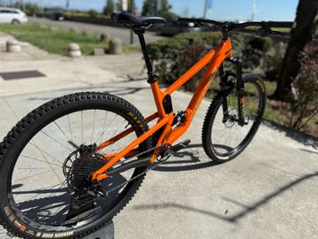 Brugt Santa Cruz HIGHTOWER R / AL 2023 2023 Mountainbike — billede 8 af 10