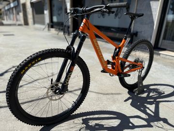 Brugt Santa Cruz HIGHTOWER R / AL 2023 2023 Mountainbike — billede 10 af 10