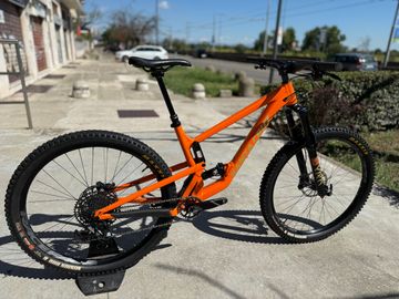 Brugt Santa Cruz HIGHTOWER R / AL 2023 2023 Mountainbike — billede 4 af 10