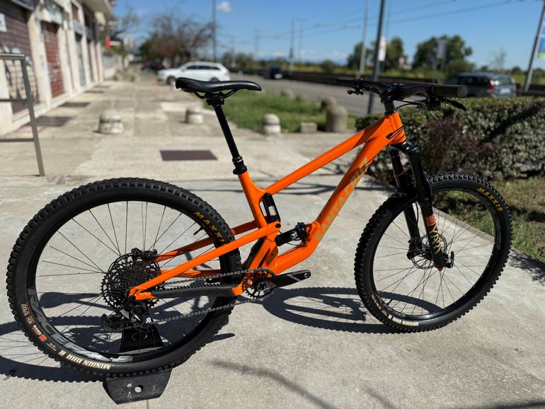 Brugt Santa Cruz HIGHTOWER R / AL 2023 2023 Mountainbike — billede 4 af 10