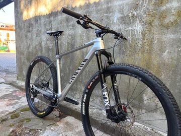 Canyon Exceed CF 5 2022 2022 Mountainbike de segunda mano, Gris claro — imagen 2 de 9