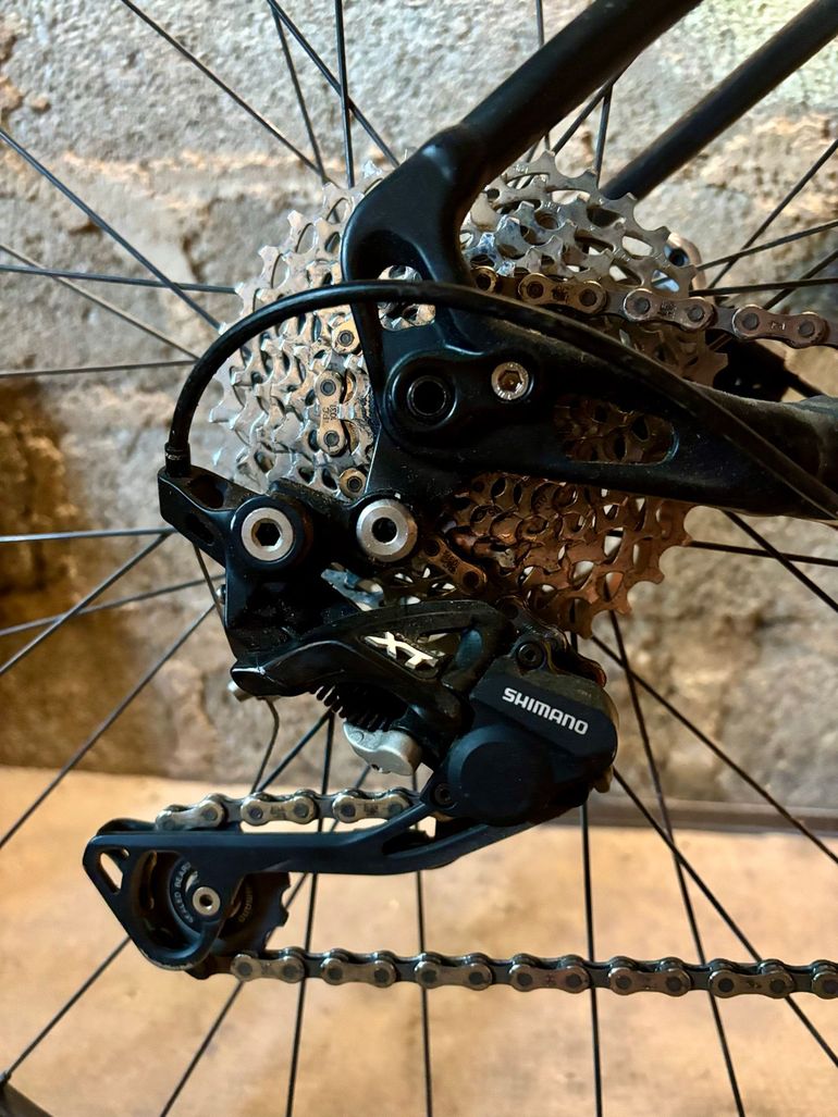Used Specialized Stumpjumper Shimano Deore XT 2015 Mountainbike, Black — image 4 of 16