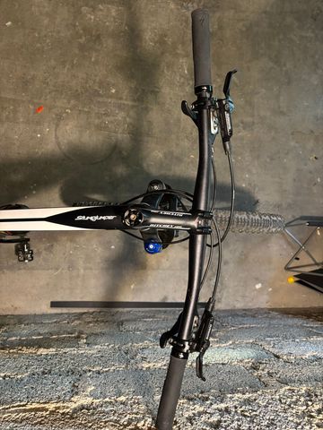 Used Specialized Stumpjumper Shimano Deore XT 2015 Mountainbike, Black — image 9 of 16