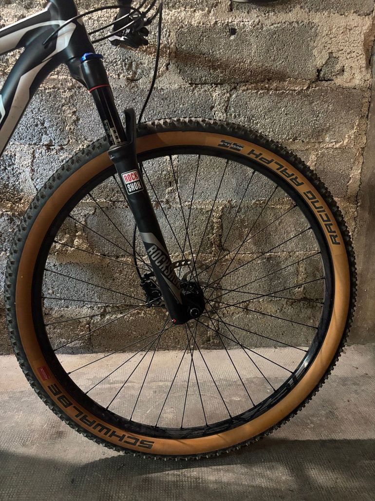 Used Specialized Stumpjumper Shimano Deore XT 2015 Mountainbike, Black — image 15 of 16