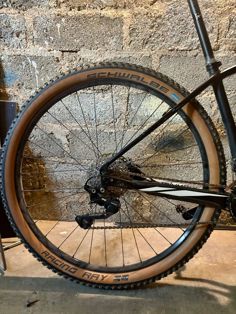 Used Specialized Stumpjumper Shimano Deore XT 2015 Mountainbike, Black — image 7 of 16