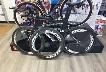 Used Argon 18 E117 Ultegra Di2 Potenciometro Quarq Lenticular Zipp Super 9 404 delantera y 808 trasera 2015 Road & Gravel, Black — image 5 of 6