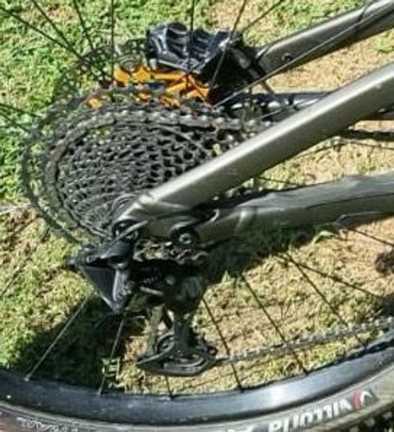 Specialized Stumpjumper Comp Alloy 2023 2023 Mountainbike usato, Grigio chiaro — immagine 3 di 7