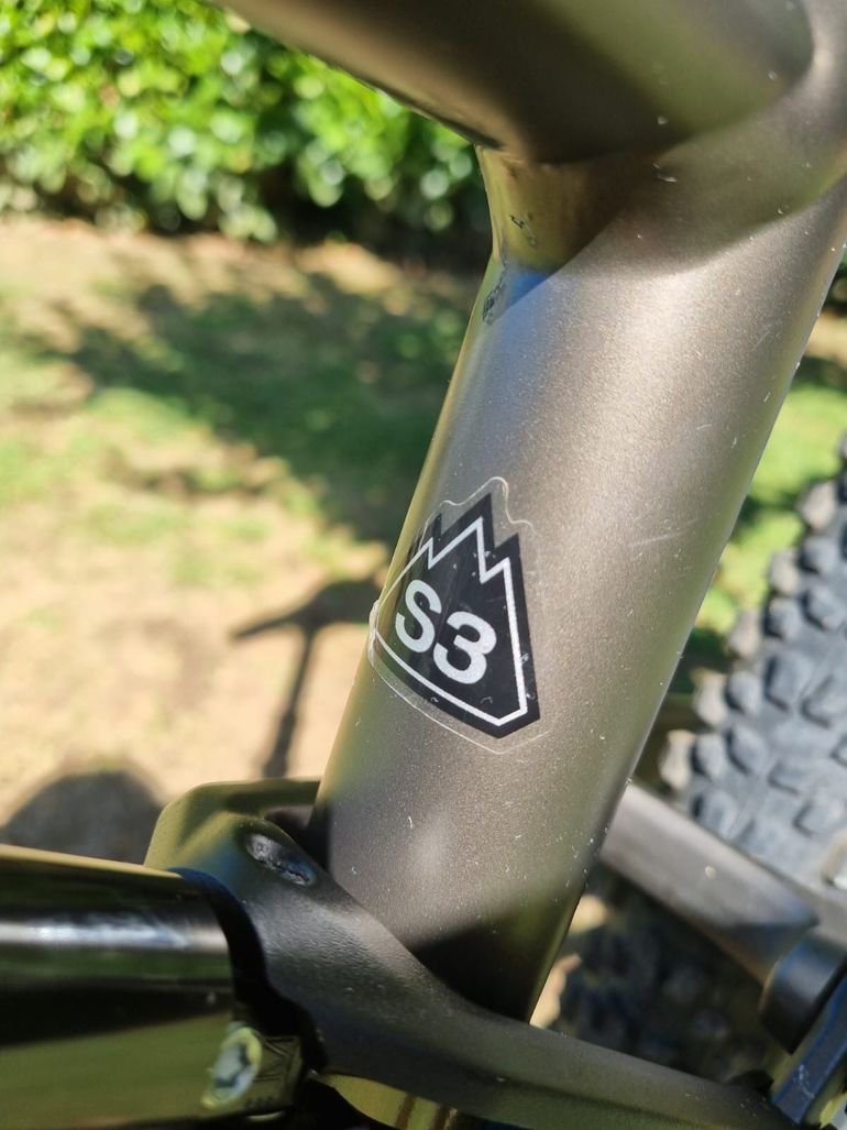 Specialized Stumpjumper Comp Alloy 2023 2023 Mountainbike usato, Grigio chiaro — immagine 6 di 7