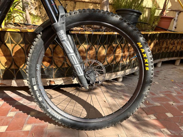 Used Canyon Torque 29 CF 7 2022 with some upgrades 2022 Mountainbike, Black — image 7 of 30
