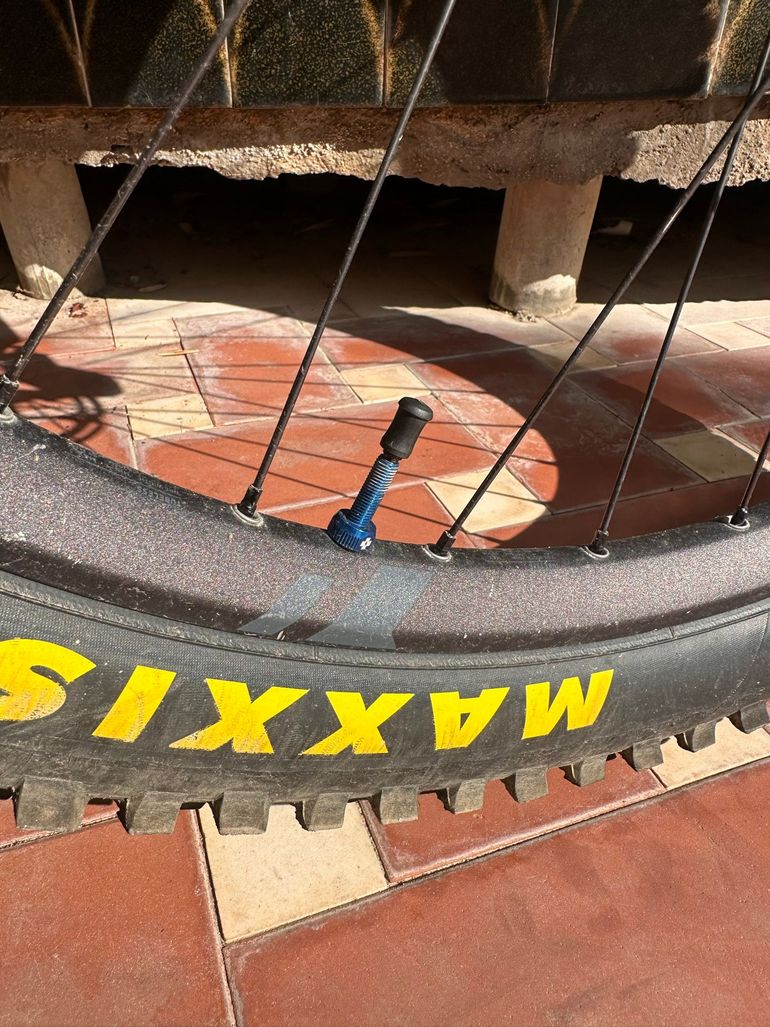 Used Canyon Torque 29 CF 7 2022 with some upgrades 2022 Mountainbike, Black — image 30 of 30