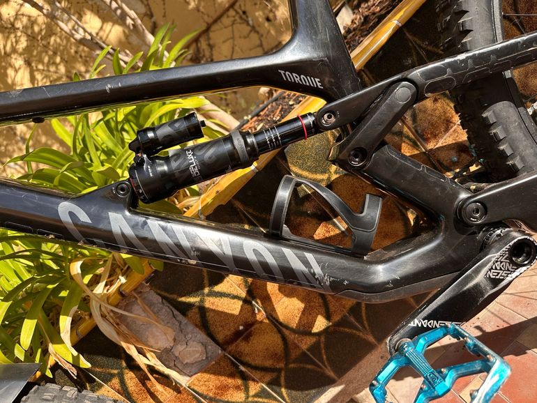 Used Canyon Torque 29 CF 7 2022 with some upgrades 2022 Mountainbike, Black — image 12 of 30