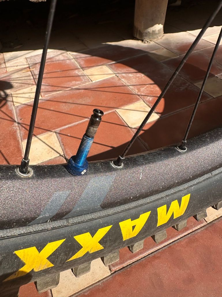 Used Canyon Torque 29 CF 7 2022 with some upgrades 2022 Mountainbike, Black — image 29 of 30