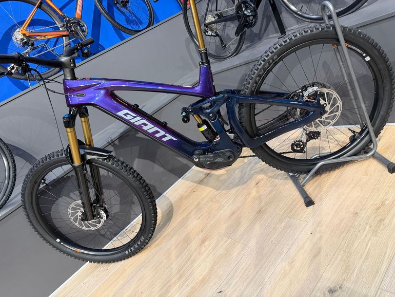 Gebrauchtes Giant Reign Advanced E+ 0 2026 2026 Mountainbike, Violett, 27.5 — Bild 11 von 16