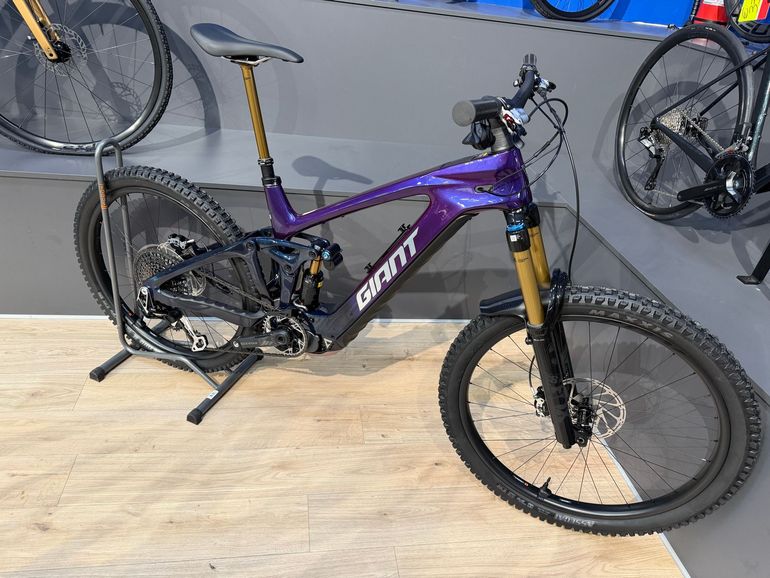 Gebrauchtes Giant Reign Advanced E+ 0 2026 2026 Mountainbike, Violett, 27.5 — Bild 4 von 16