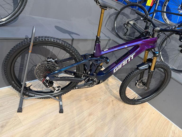 Gebrauchtes Giant Reign Advanced E+ 0 2026 2026 Mountainbike, Violett, 27.5 — Bild 1 von 16