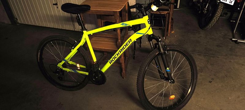 Used Rockrider ST 100 Sport Trail 27, 5" – Quasi neuf (utilisé 3 fois seulement) Custom Microshift 2022 MTB