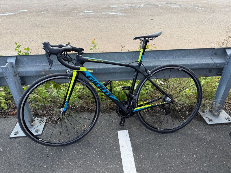 Käytetty Giant TCR Advanced SL 2 2017 2017 Road & Gravel