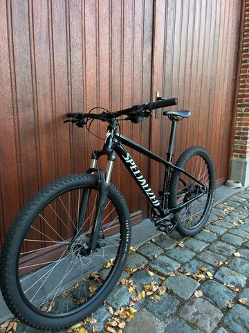 Gebrauchtes Specialized Rockhopper 27.5 2023 2023 Mountainbike, Schwarz, 27.5 — Bild 3 von 12