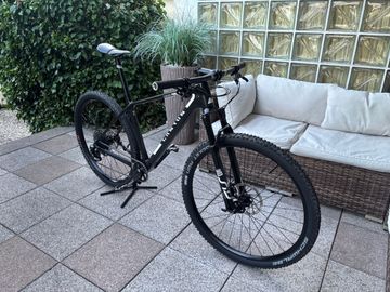 Použité Canyon CF8 SL 2020 Mountainbike — obrázek 3 z 17