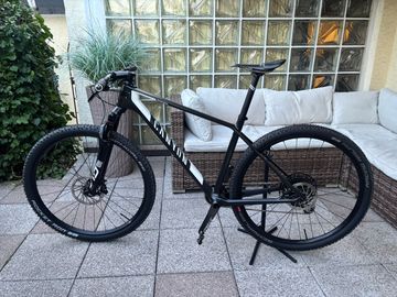 Použité Canyon CF8 SL 2020 Mountainbike — obrázek 1 z 17
