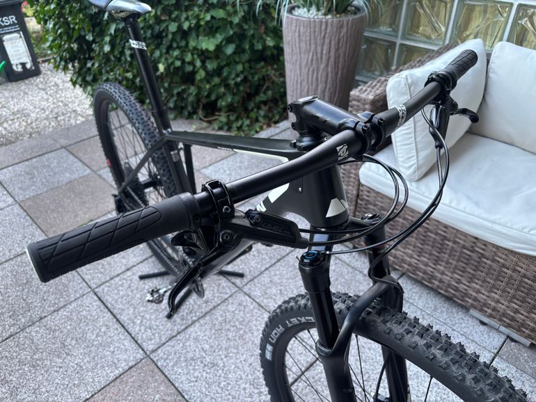 Použité Canyon CF8 SL 2020 Mountainbike — obrázek 13 z 17